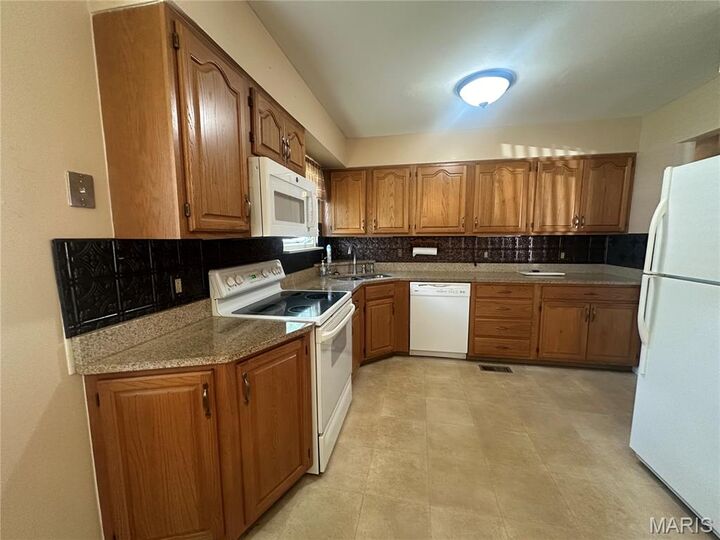 Property Photo:  