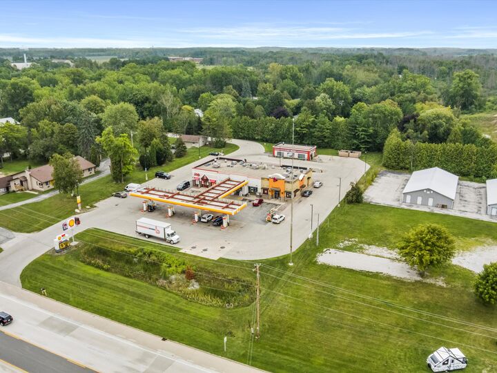 Property Photo: 1331 Green Bay Rd WI 54235