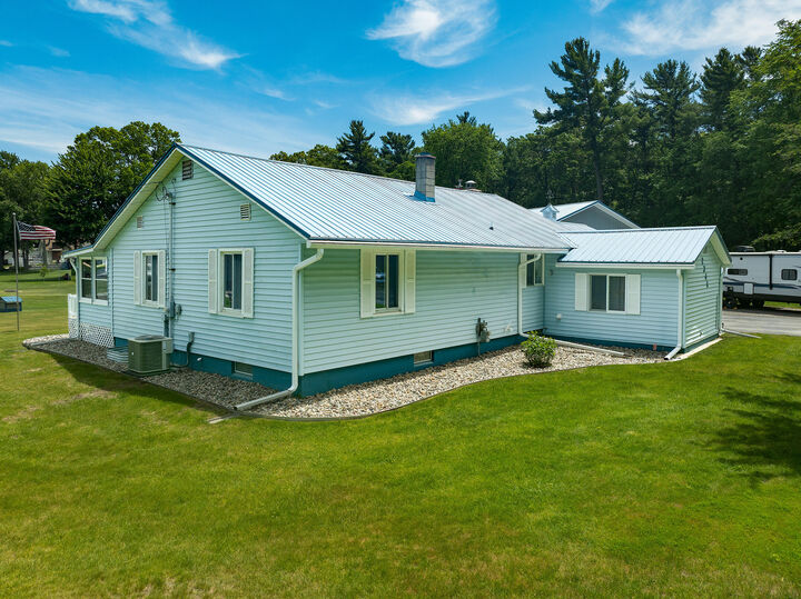 Property Photo:  2345 Johnston Avenue  MI 49457 