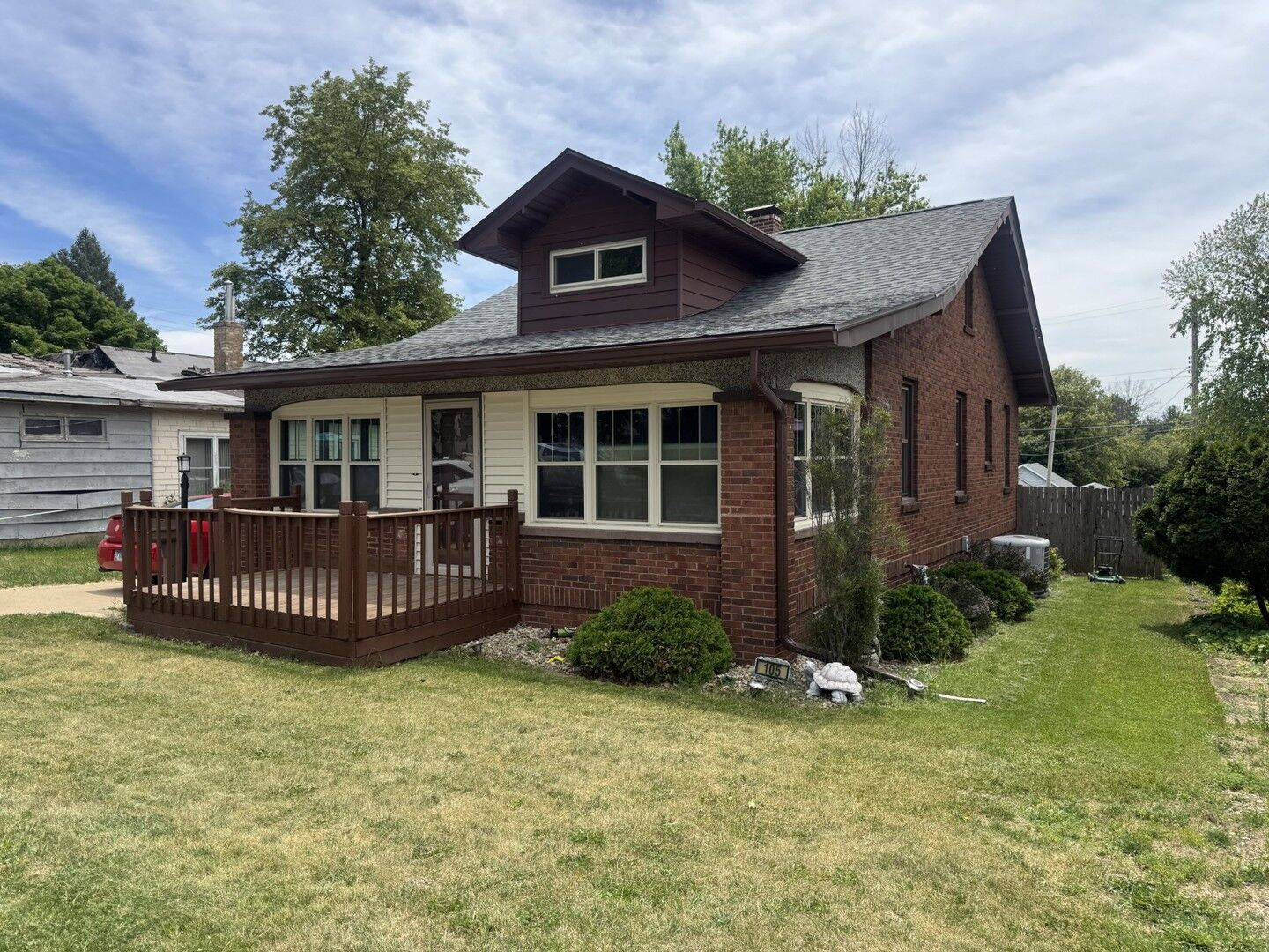 Property Photo: 105 W 4th Street IL 61362