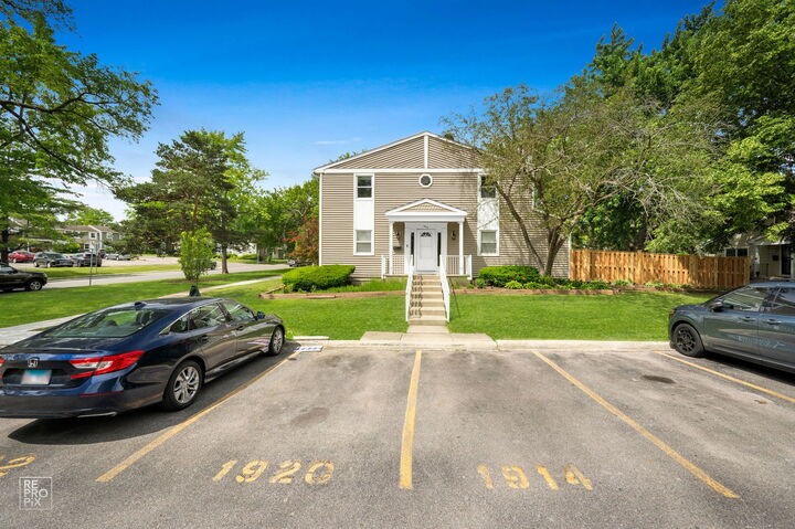 Property Photo: 1914 Flintshire Drive 1914 IL 60194