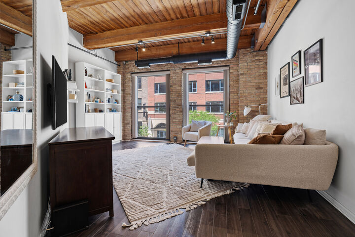 Property Photo:  225 W Huron Street 209  IL 60654 