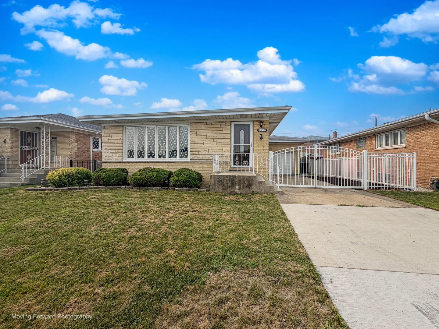 Property Photo: 8517 W Carmen Avenue IL 60656