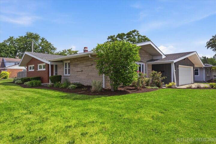 Property Photo:  1002 Holly Court  IL 60441 