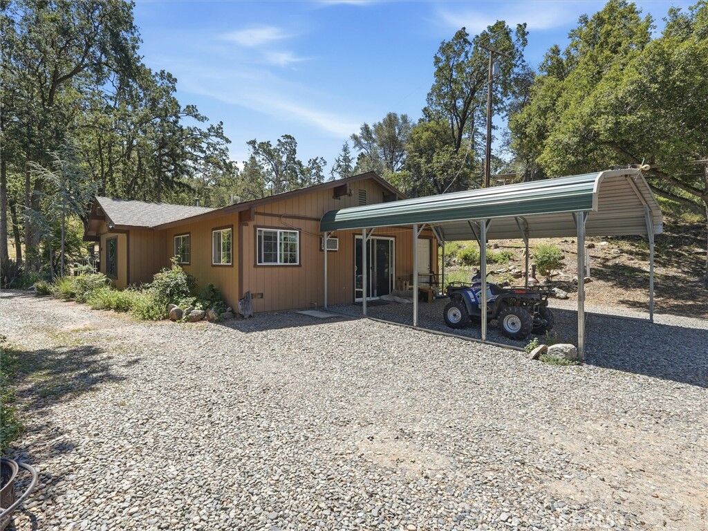 Property Photo:  34018 Peckinpah Acres  CA 93643 
