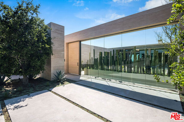 Property Photo:  9016 Thrasher Avenue  CA 90069 
