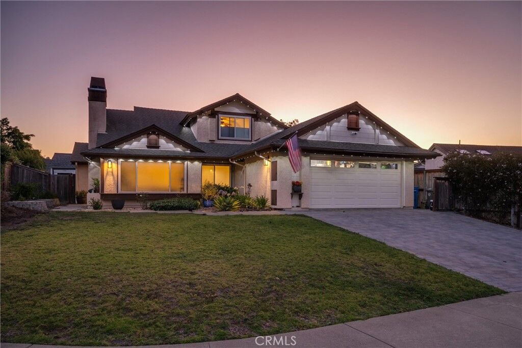 Property Photo:  833 Escuela Court  CA 93405 