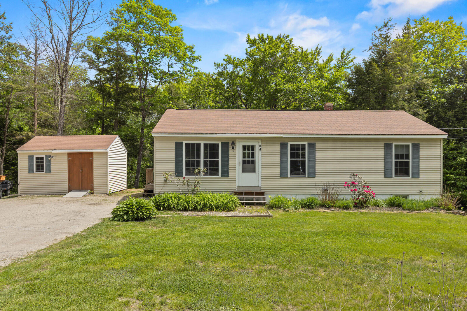 Property Photo:  10 Briarwood Drive  ME 04260 