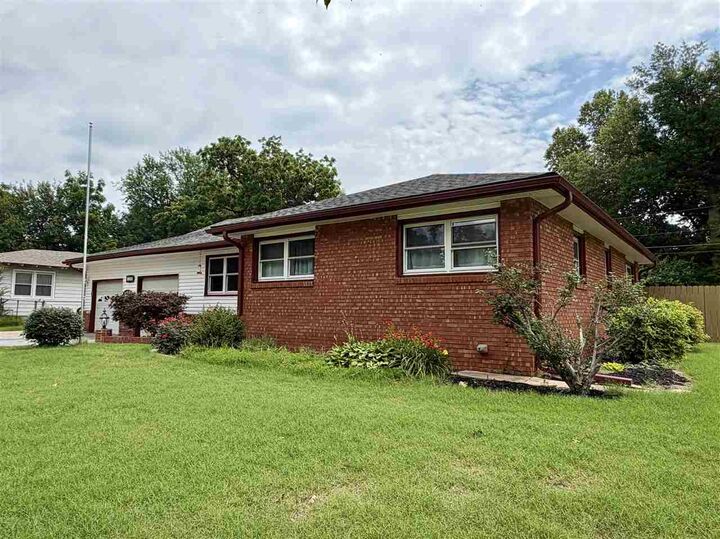Property Photo:  1609 Monument Road  OK 74604 