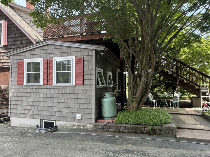 Property Photo:  195 Rockingham Road  NH 03038 