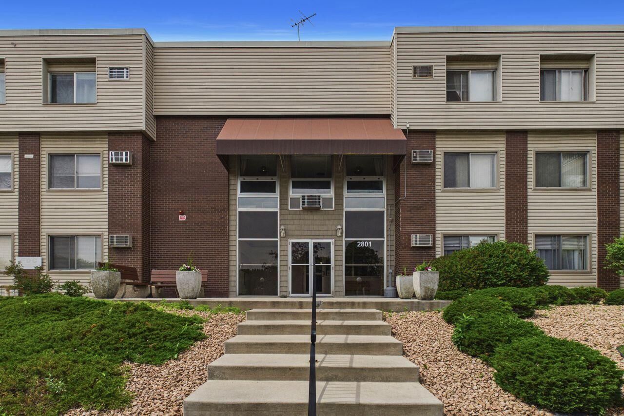 Property Photo:  2801 Flag Avenue N 222  MN 55427 