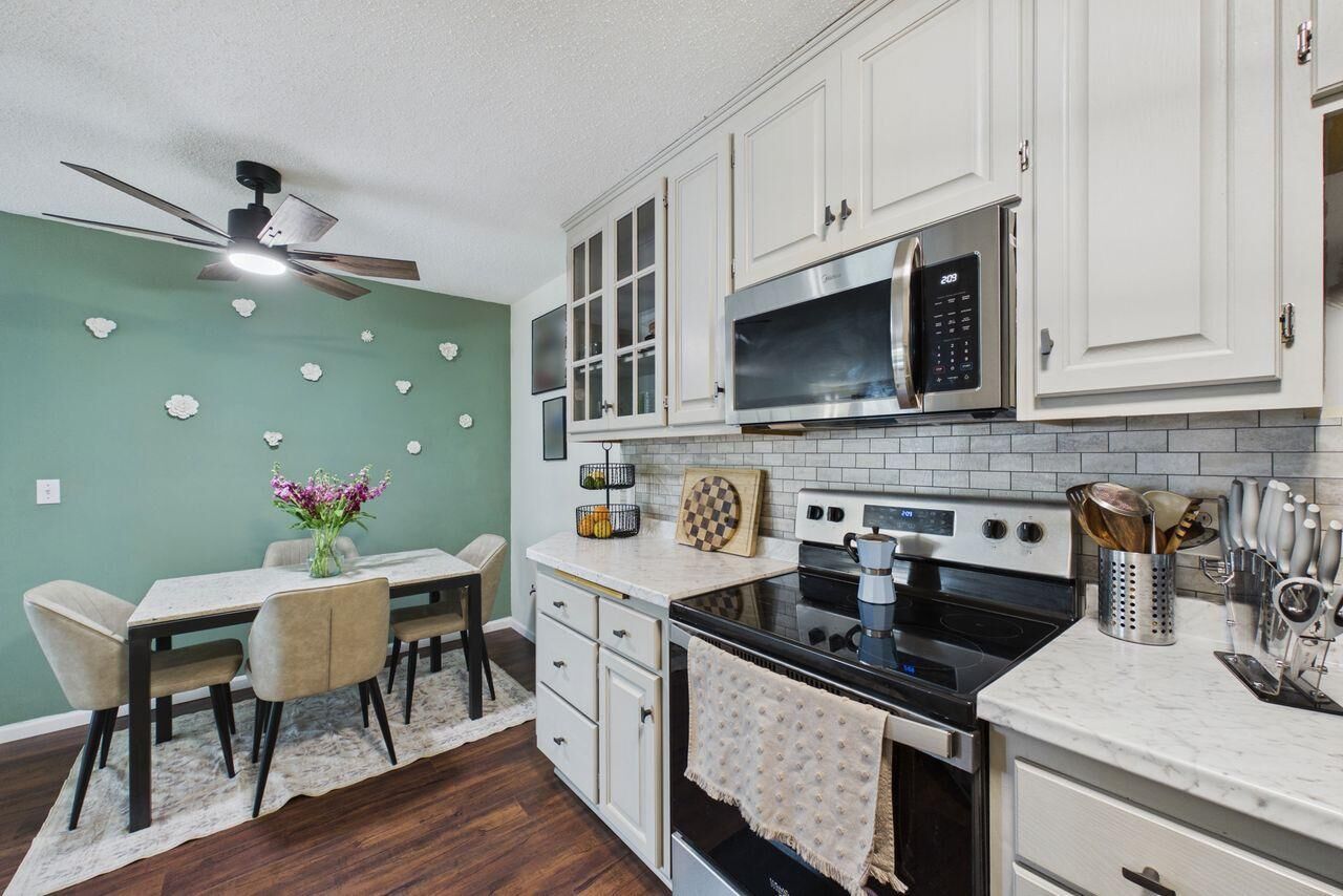 Property Photo: 2801 Flag Avenue N 222 MN 55427