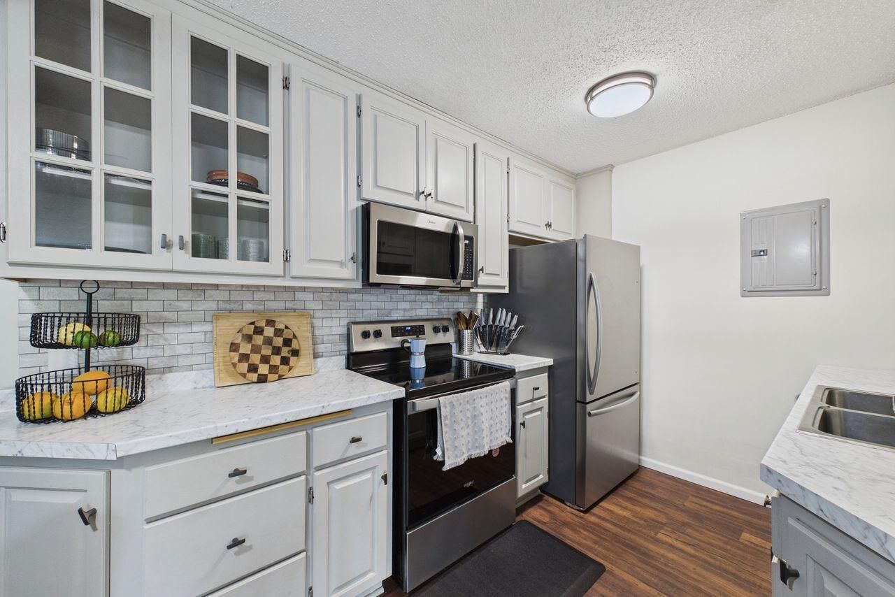 Property Photo:  2801 Flag Avenue N 222  MN 55427 