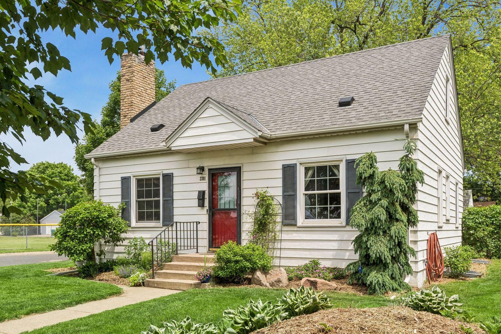Property Photo:  3301 Brownlow Avenue  MN 55426 