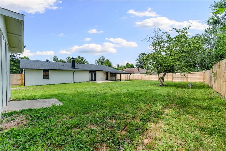 Property Photo:  2913 Parkwood Drive  AR 72756 