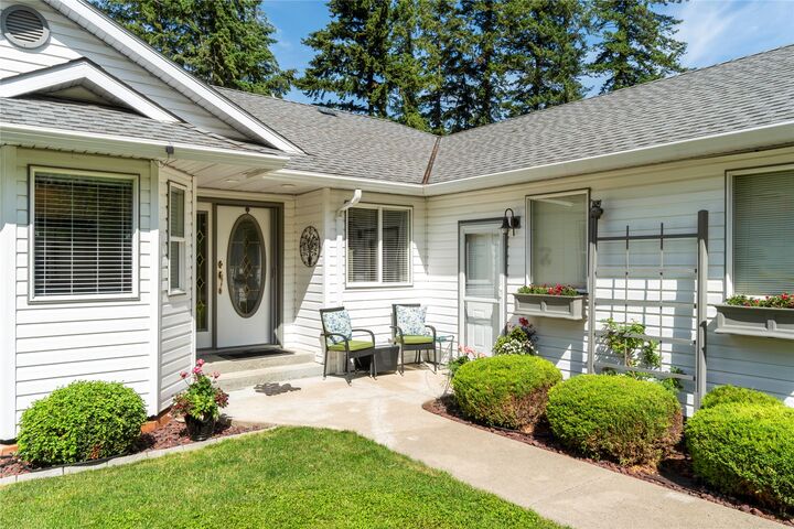 Property Photo: 2215 Lakeview Drive BC V0E 2W2