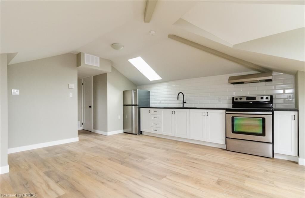 Property Photo:  302 Colborne Street 1  ON N3S 3N1 