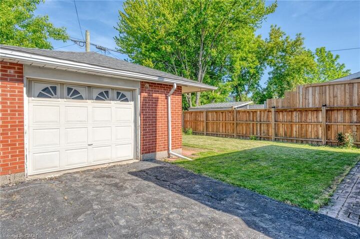 Property Photo:  224 Glencarry Avenue  ON L8K 3R9 