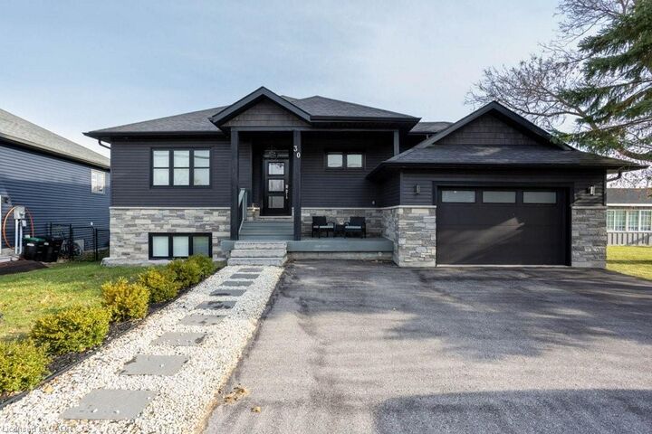 30 Lakeshore Road — photo 1