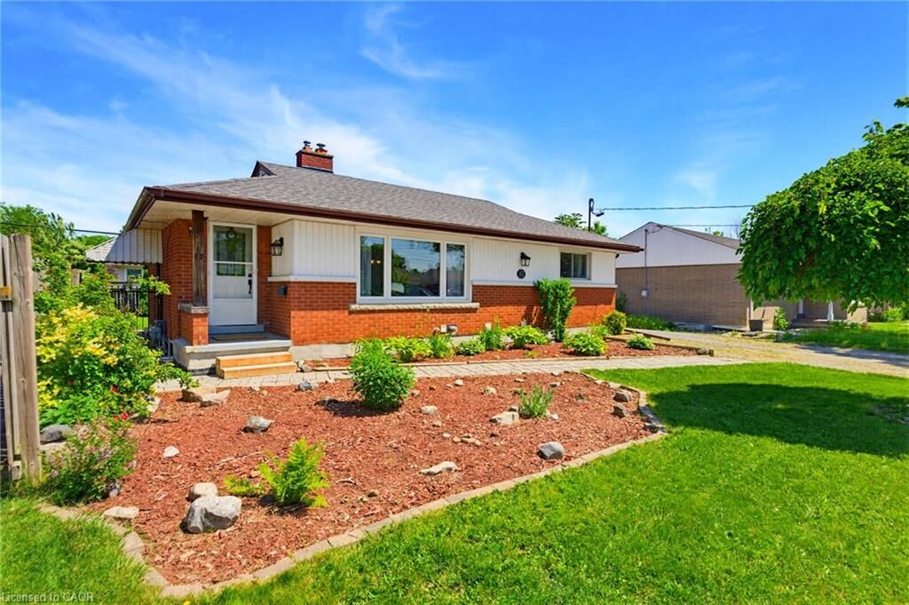 Property Photo:  17 Broadmore Avenue  ON L2M 6A4 