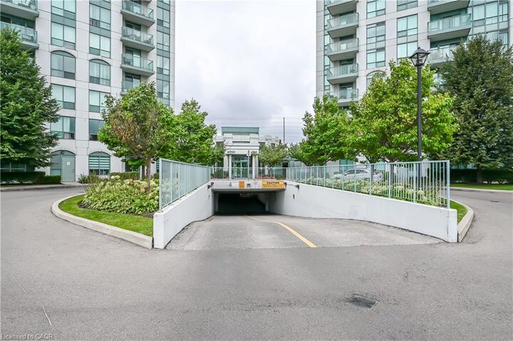 Property Photo:  4900 Glen Erin Drive 1611  ON L5M 7S2 