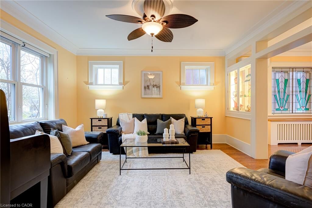 Property Photo:  16 Borden Avenue N  ON N2H 3J1 
