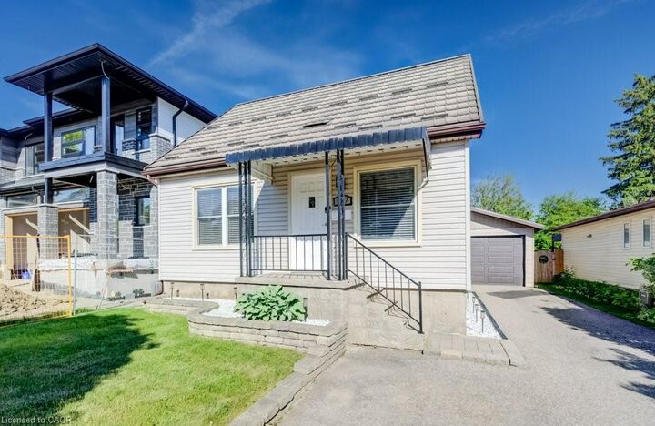 Property Photo:  157 Fifth Avenue  ON N2C 1P6 