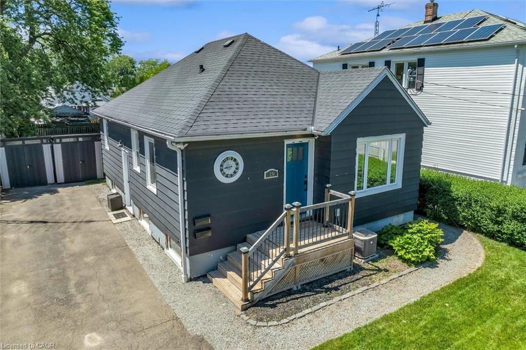 Property Photo:  19 Lyons Avenue  ON L3B 1L8 