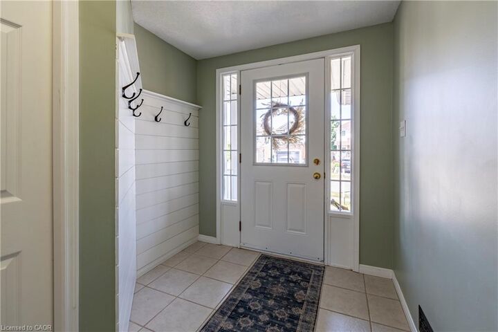 Photo de la propriété: 26 Chantilly Street ON N2R 1V6
