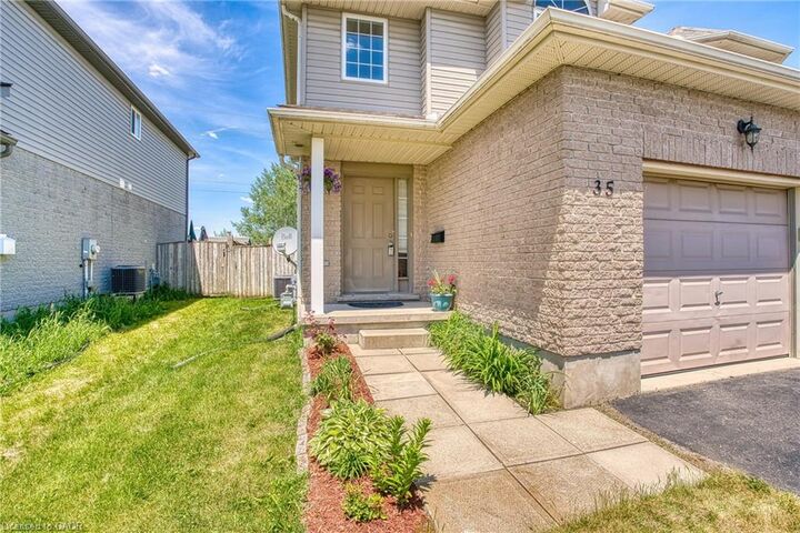 Property Photo:  35 Lady Court  ON N4X 1E5 