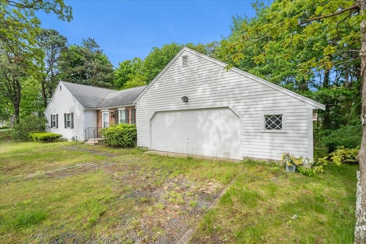 Property Photo:  16 Heritage Pl  MA 02660 
