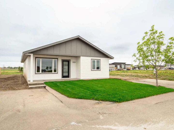 Property Photo:  4818 72 Avenue  AB T1G 0G7 