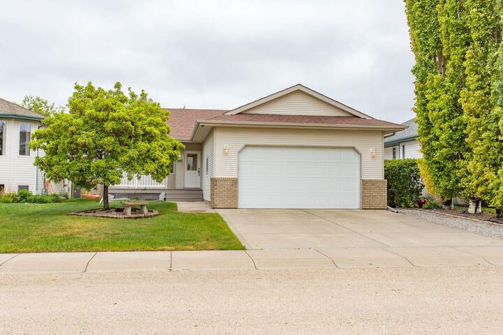 Property Photo: 189 Lampard Crescent AB T4R 2W6