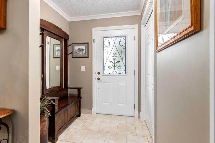 Property Photo:  180 Parkridge Place SE  AB T2J 4V9 