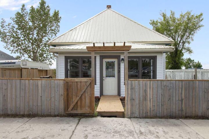 Property Photo:  113 2 Avenue  AB T0J 0S0 