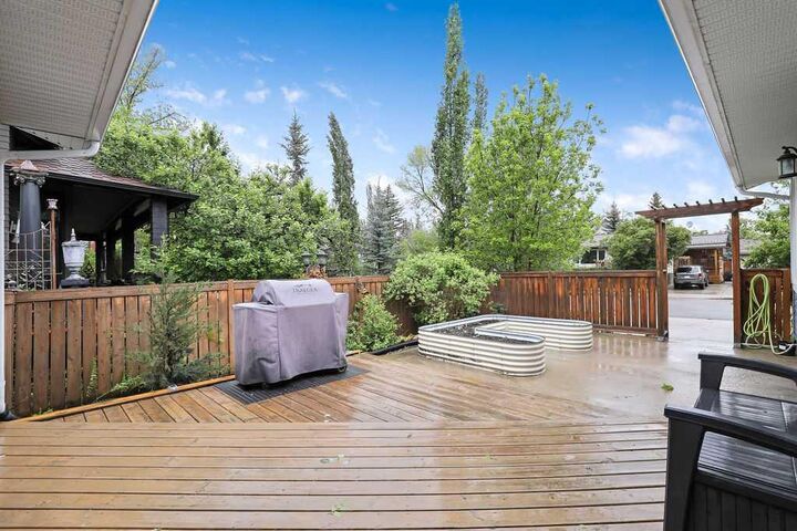 Property Photo: 723 5 Avenue SW AB T1V 1B9