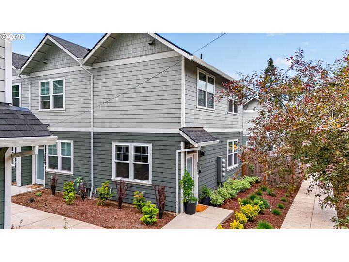 Property Photo: 5053 NE 47th Pl OR 97218