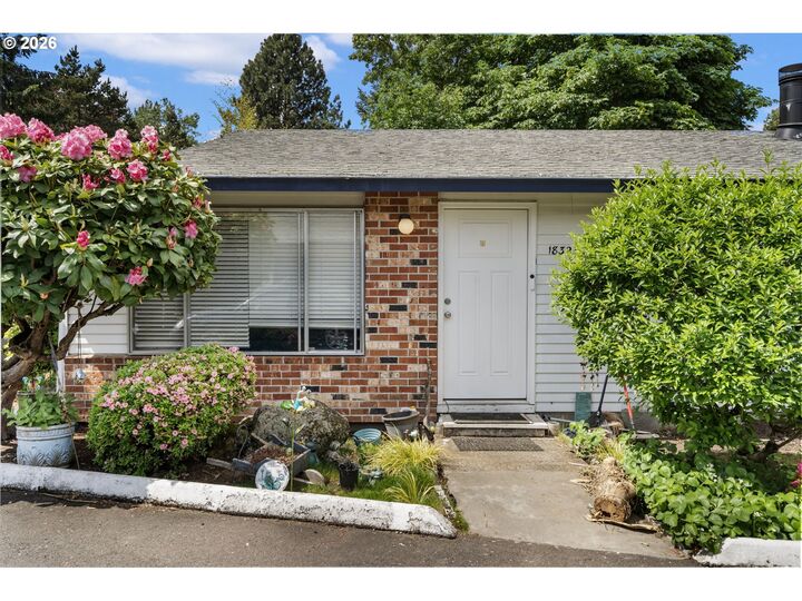 Property Photo:  18321 NE Wasco St  OR 97230 
