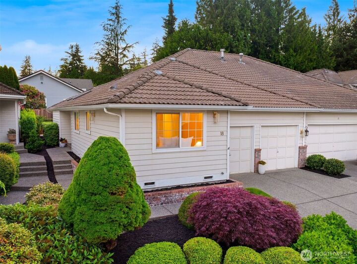 Property Photo:  2000  Village Green Drive 18  WA 98012 