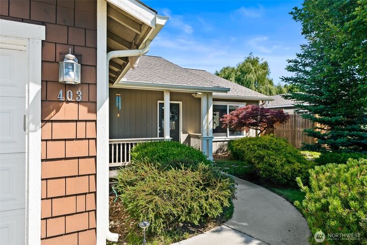 Property Photo:  403 E Kristen Avenue  WA 98926 