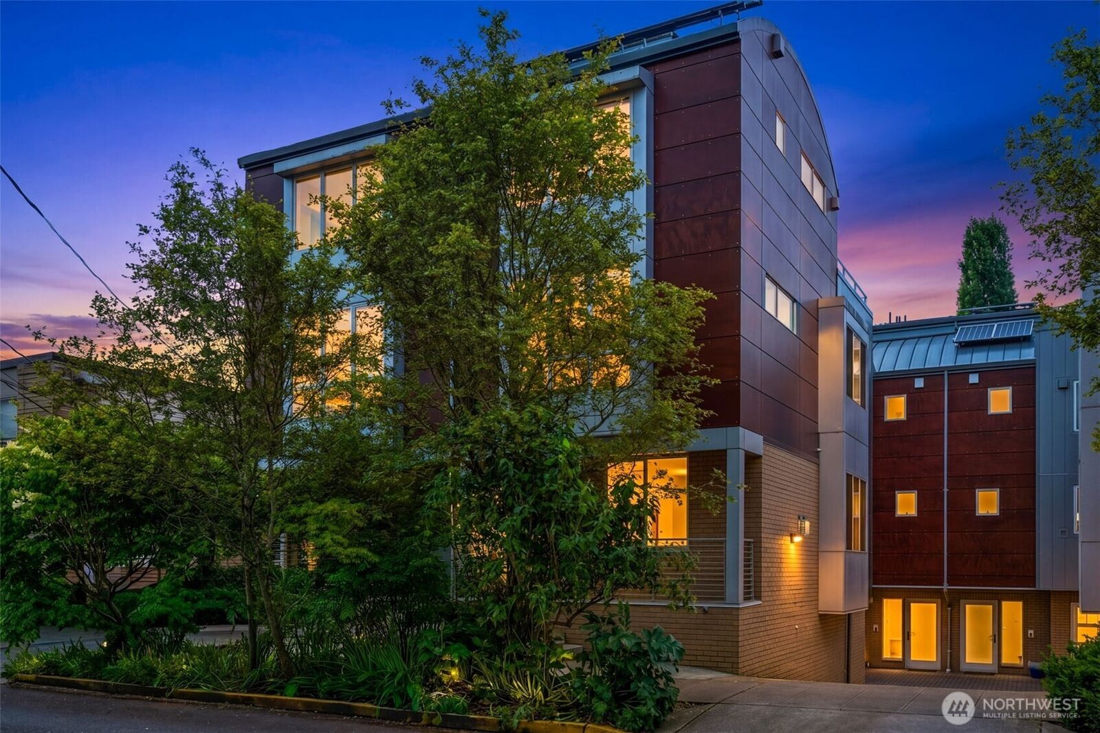 Property Photo:  307  14th Avenue E B  WA 98112 
