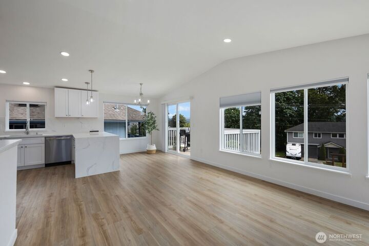 Property Photo:  2126 E Grand Avenue  WA 98201 