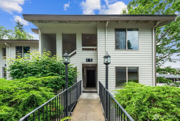 Property Photo: 23403 Lakeview Drive I-201 WA 98043