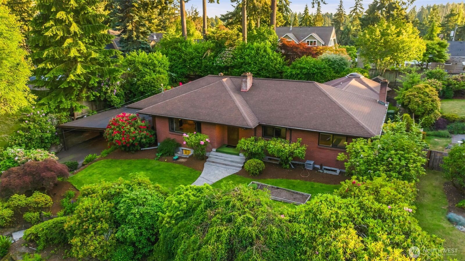 Property Photo:  802  San Juan Avenue  WA 98466 