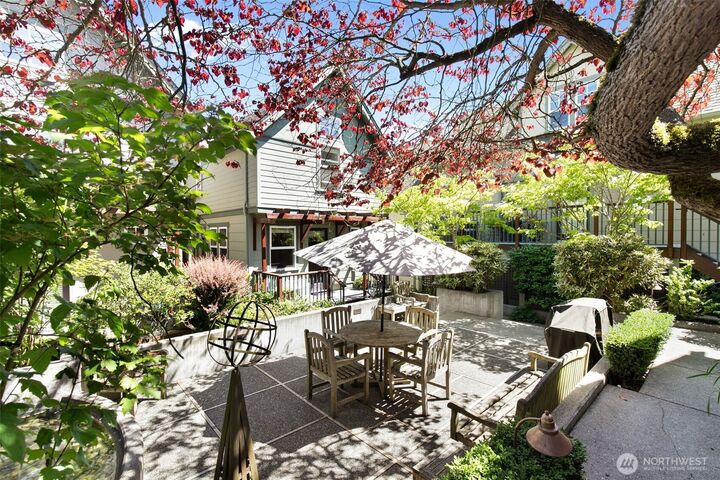 Property Photo: 6318 5th Avenue NE C WA 98115