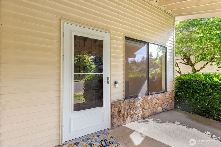 Property Photo:  932 S 245th Place  WA 98198 