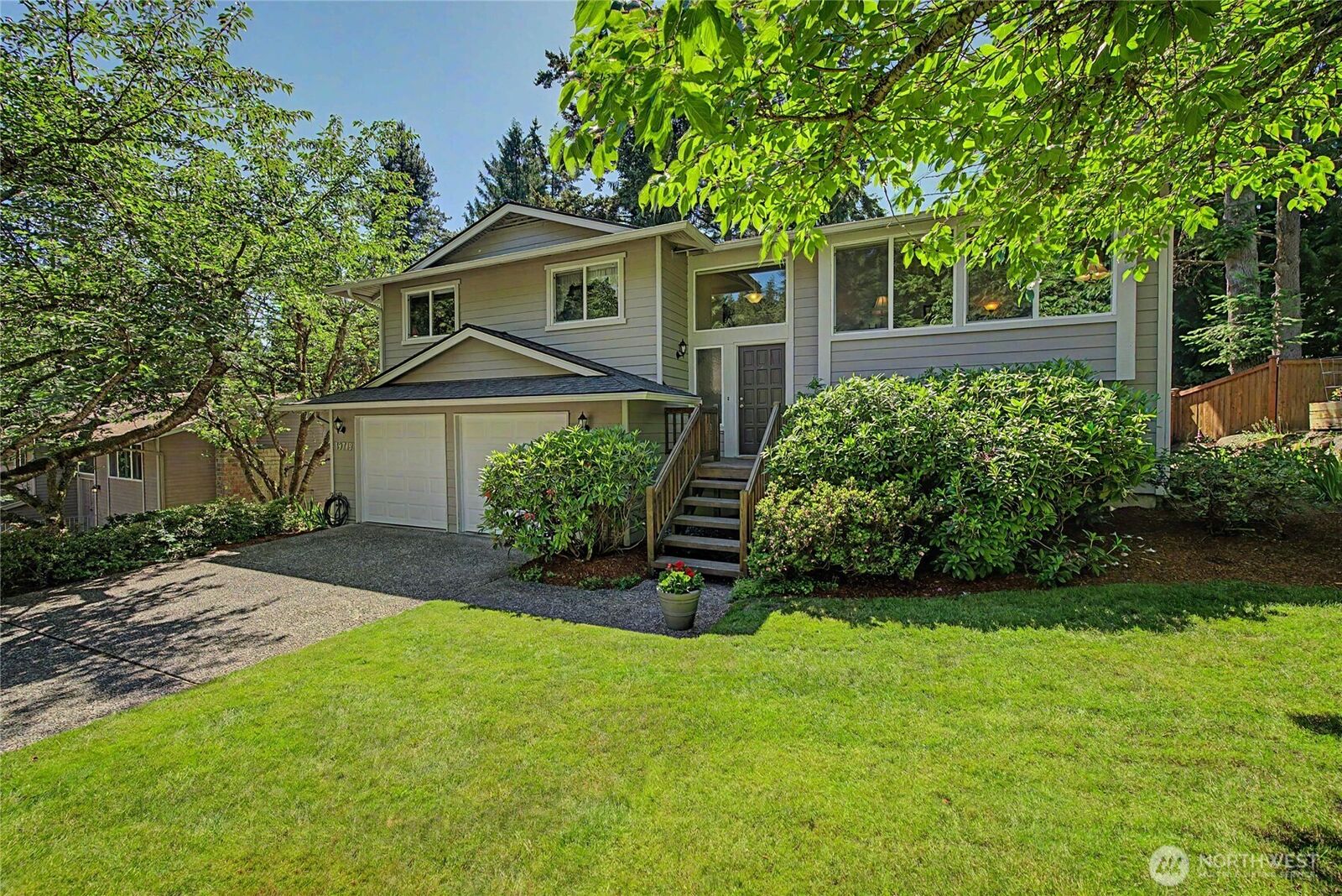 Property Photo:  19719  41st Avenue NE  WA 98155 