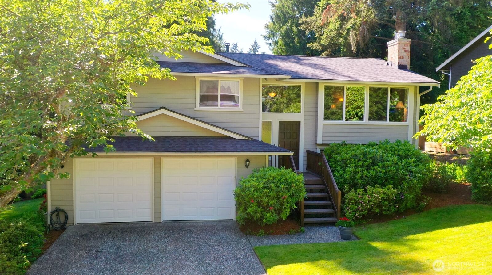 Property Photo:  19719  41st Avenue NE  WA 98155 