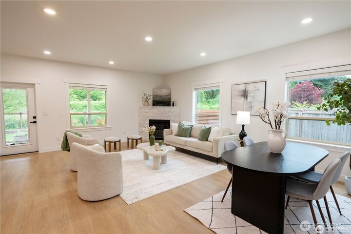 Property Photo:  506  Amareen Court  WA 98276 