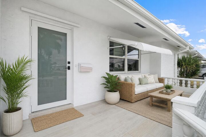 Property Photo: 1304 SW 23rd Street FL 33426